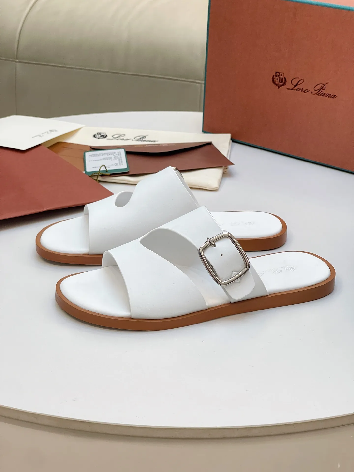 Men's shoes 💰420 Loro Piana, LP's popular spring and summer slippers are synchronized with the new counters, uppers are imported cowhide fabrics from Italy, high-quality splicing technology, soles: original soles specially provided by the original factory, exclusive molded soles are super comfortable, original factory orders, 🔍🔍high quality, you can go in and out of the counter at will, welcome to compare, code number 39-44 (order 38 45 46)